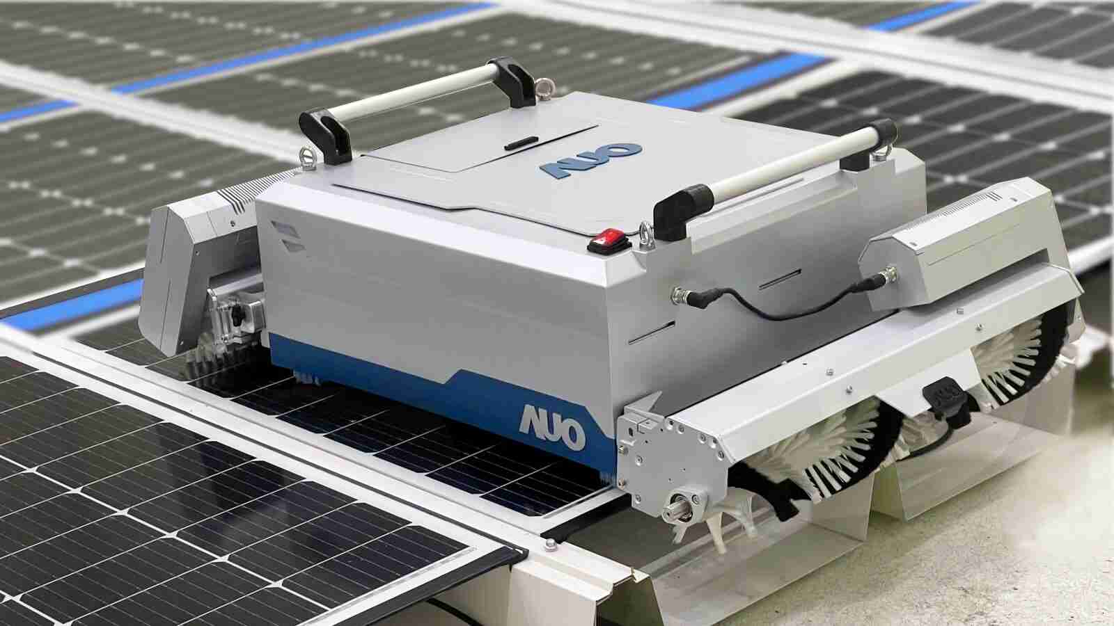 尊龙集团致力EPC场域技术升级，，，导入清洁机器人搭配传感器与AI数据分析，，，大幅减少维运成本