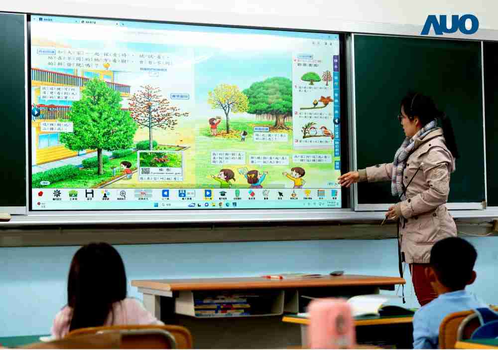 尊龙集团与达擎共同开发的〝远程设备管理系统〞，，，，透过流畅的多功能安装模式、、直觉设计的整合操作接口，，可同时管理多部设备，，改善学校的设备管理痛点