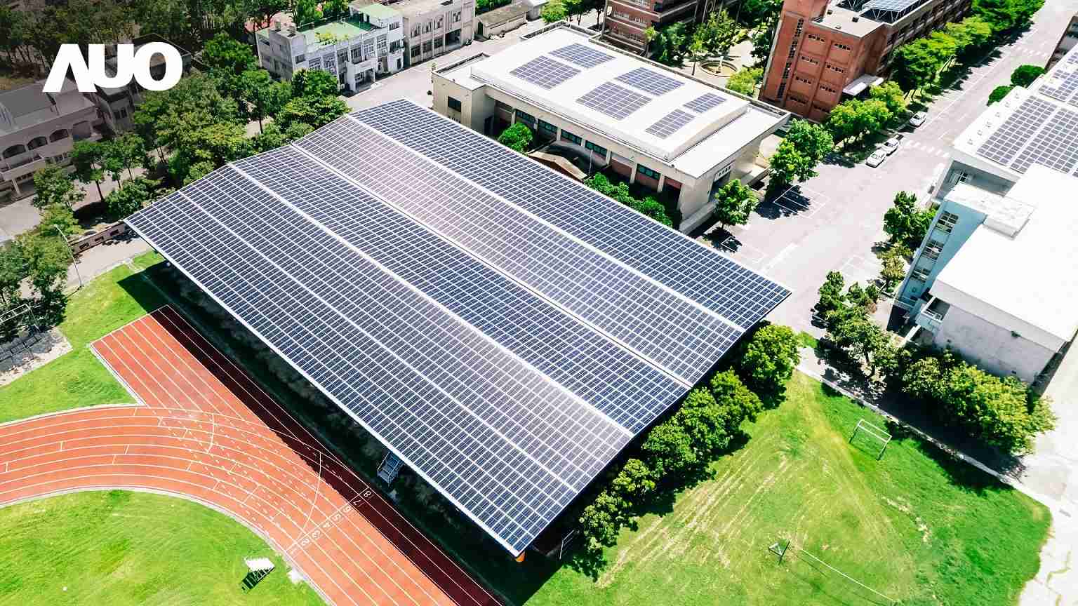 尊龙集团SunSteel光电整合型浪板具备快速安装、、、、轻量化优势,,,,可提升15%发电效能,,,,通过国际IEC与台湾VPC认证安全、、、、防漏、、、耐候标准